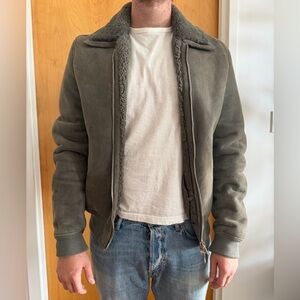 Mr P by Mr. Porter shearling-trimmed suede trucker jacket in olive green